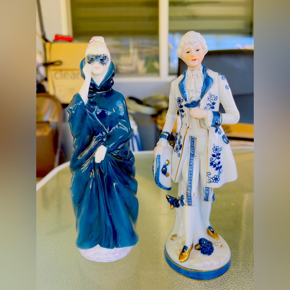 Set of 2 figurines